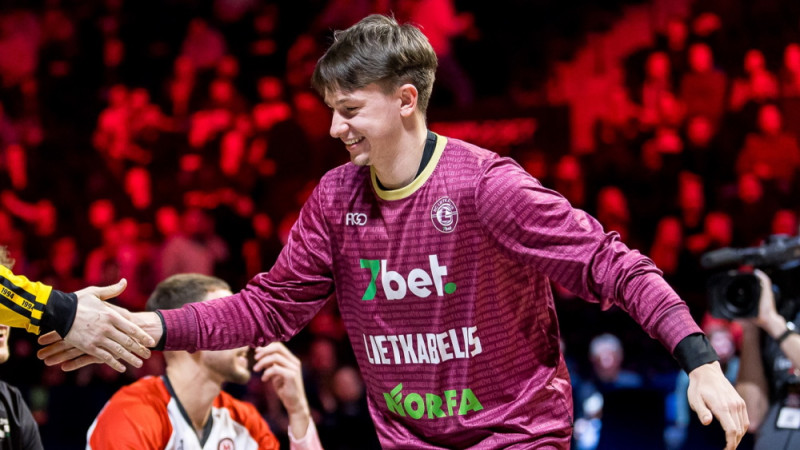 Valmieriešu saspēli diriģēs augumā nelielais lietuvietis Steņonis