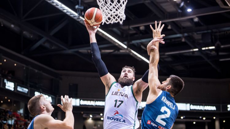 Slovēņi Dončiču taupa rītdienas randiņam ar Porziņģi un smagi zaudē Lietuvai