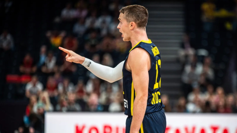 Hokansons un zviedri turnīra smagsvara sitienus uzņemt nav gatavi