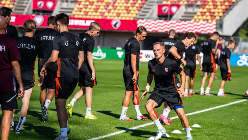 Latvijas futbola izlase šodien savā laukumā pret zvaigžņoto Serbiju