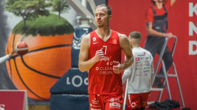 Freimanis spēlētāja kedas nomaina pret trenera tāfelīti Nacionālajā līgā