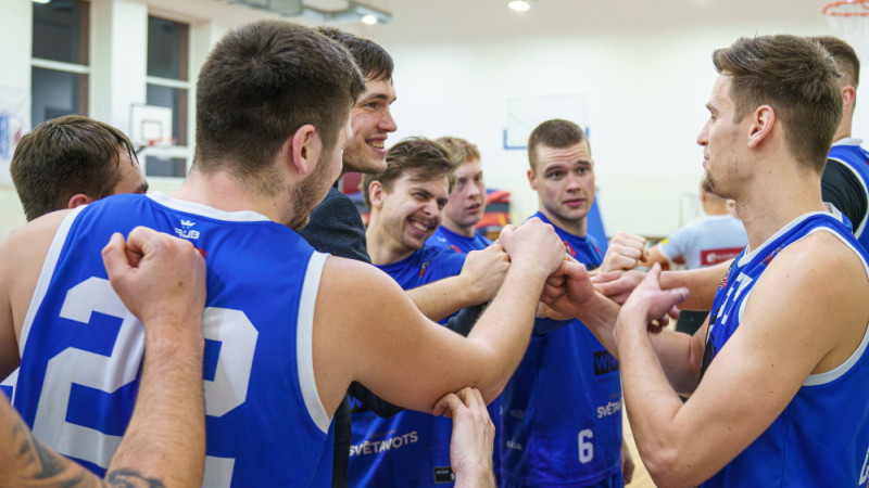 Atsvaidzinātās "Cēsis" pārvar sākuma krīzi, bet beigās nenoturas līdzās junioriem