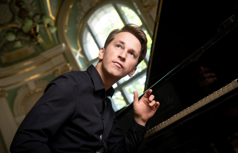 “Rudens Kamermūzikas festivālā” uzstāsies talantīgais pianists Daumants Liepiņš