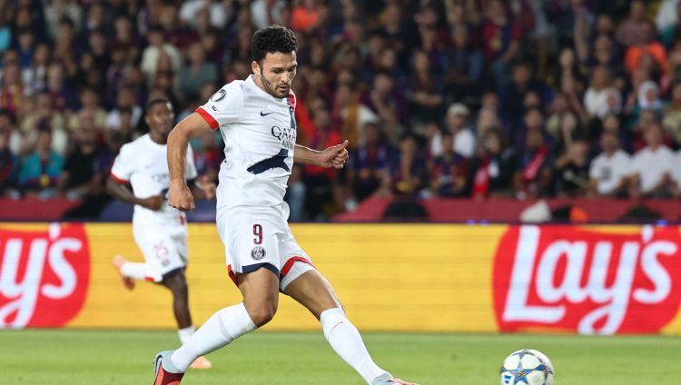 PSG izrauj uzvaru Barselonā, "Manchester City" un "Juventus" klūp galotnēs