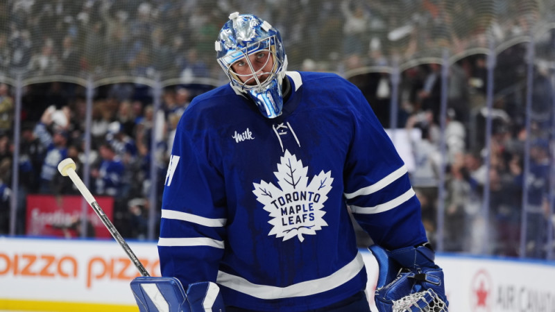 Kanādas klasikā triumfē "Maple Leafs", "Flames" sabojā Draizaitla 400. vārtu svinības