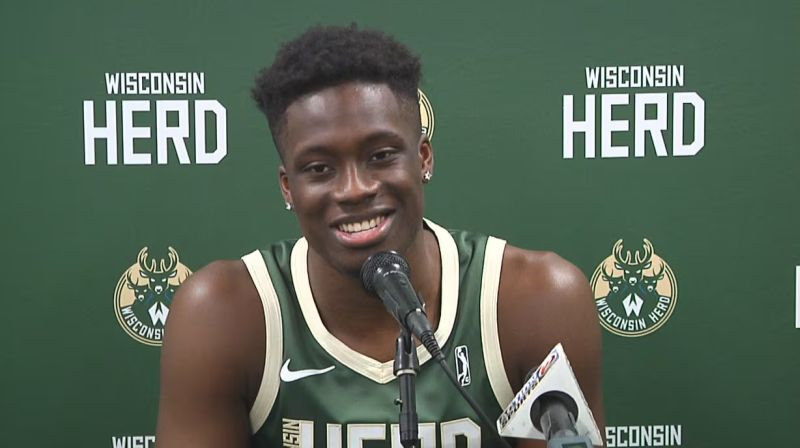 Pirmoreiz trīs brāļi vienā NBA komandā: "Bucks" iegūst vēl vienu Adetokunbo