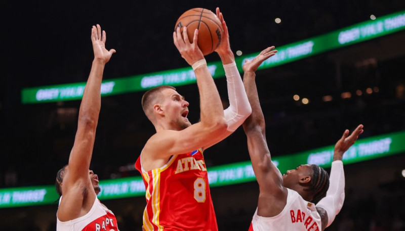 Porziņģim divciparu skaitlis punktos, "Hawks" vāja trešā ceturtdaļa un zaudējums