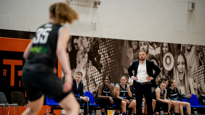 Matīss Rožlapa: "Latviešu spēlētājas ir ļoti gudras un saprot basketbolu"