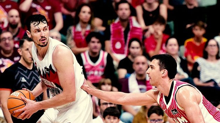 Rodions kapitulē izlases trenerim, Šmits uzvar latviešu cīņā, Pasečņiks debitē Taivānā
