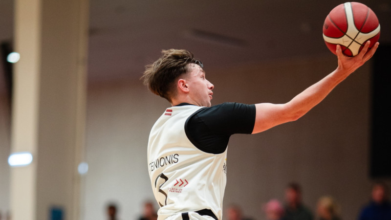 Lietuviešu mazais cinītis gāž "Liepājas" vezumu, Vecvagaram pirmais mēnesis perfekts