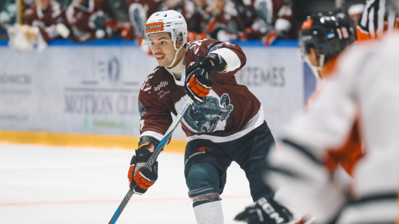 Liepājas hokejisti samet septiņas ripas un tiek pie piektās uzvaras pēc kārtas