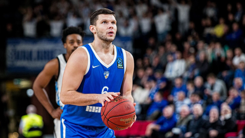 Lomažs kļūst par vienu no galvenajiem varoņiem uzvarā pār Šteinberga Katalonijas klubu