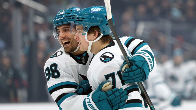 19 gadus vecais Selebrīni apsteidz Makdeividu un kļūst par NHL rezultatīvāko