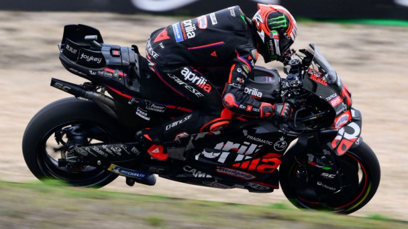 Bedzeki uzvar "MotoGP" kvalifikācijā Portugālē, Markesam kritiens