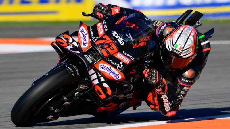 Bedzeki uzvar "MotoGP" pēdējā posma kvalifikācijā Valensijā