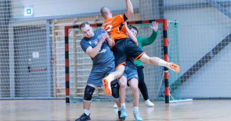 "Vaiņode" dramatiskā cīņā uzvar "Ulbroka SK", "HK S&A" dominē spēlē pret "Jūrmalu"