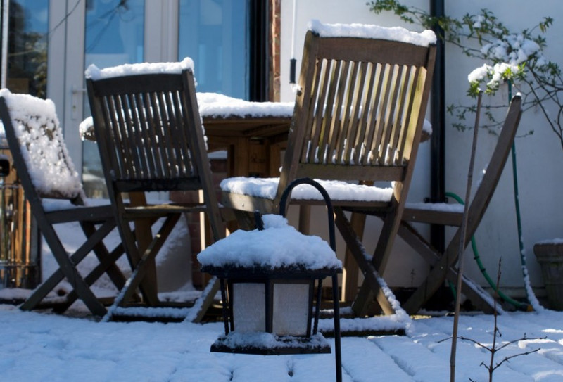 Dārza mēbeļu kopšana pēc sezonas – soli pa solim