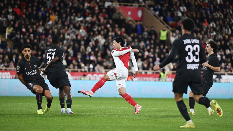 Monako pieveic PSG, sniedzot iespēju Marseļai un Lānsai