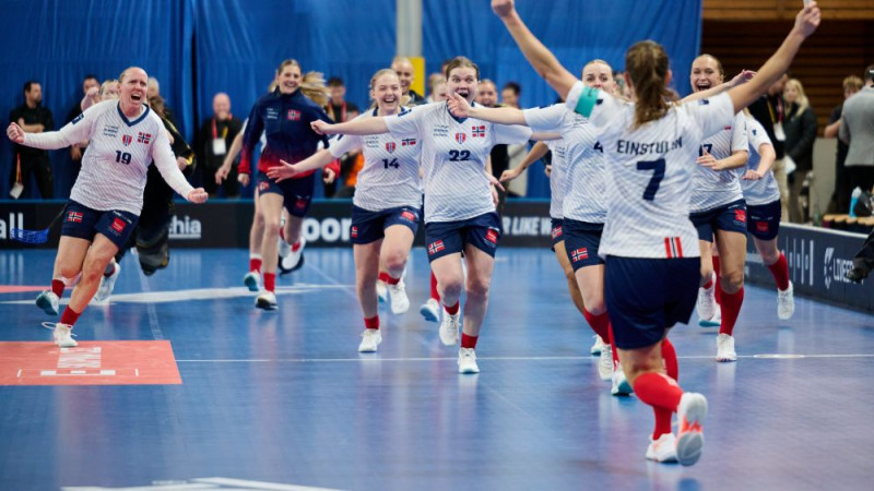 Norvēģija izglābjas pēdējā minūtē, triumfējot garā pēcspēles metienu sērijā