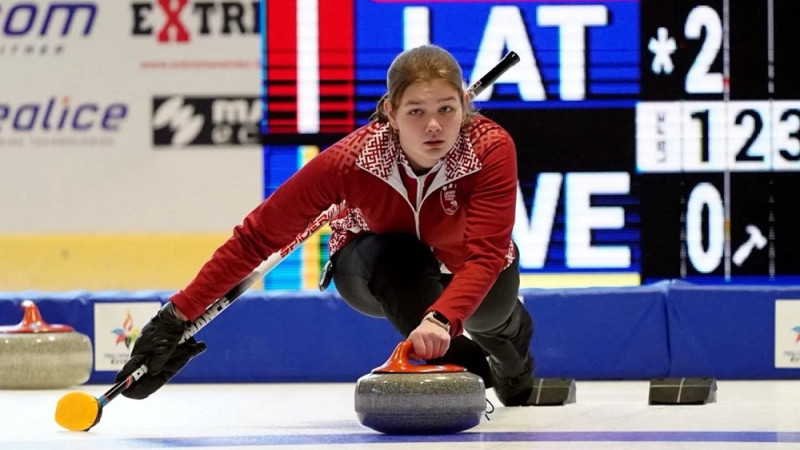 Latvijas kērlingistēm pasaules junioru čempionāta B divīzijā pēc četrām uzvarām pirmais zaudējums