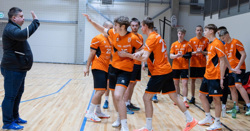 "HK Vaiņode" savā laukumā pārliecinoši pārspēj Ludzas "SK Latgols juniori"