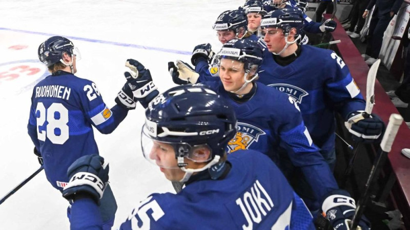 Somi revanšējas par pērnā gada finālu, Kanāda un Čehija droši sasniedz pusfinālu