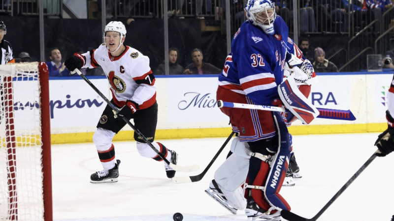 "Senators" iemet astoņus vārtus Ņujorkā, kapteinim Tkačakam četri punkti