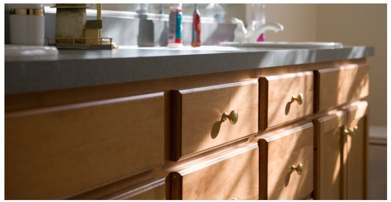 Stilīgi un praktiski vannas istabas skapīši mūsdienu mājām