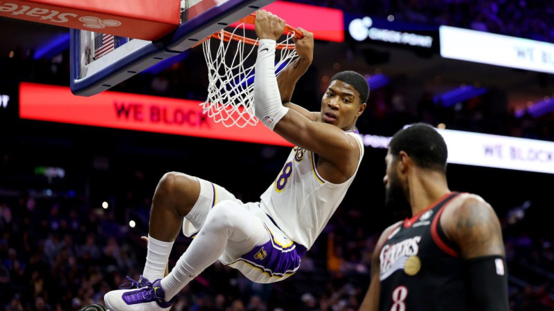 Klīvlenda un ''Lakers'' sarunās par savstarpēju spēlētāju apmaiņu