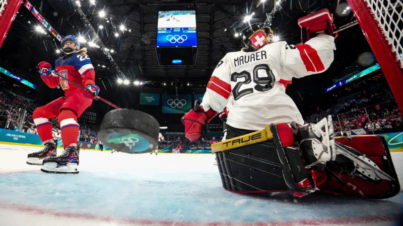 Šveicietes paglābjas no 1:3 un ilgā bullīšu sērijā pieveic čehietes