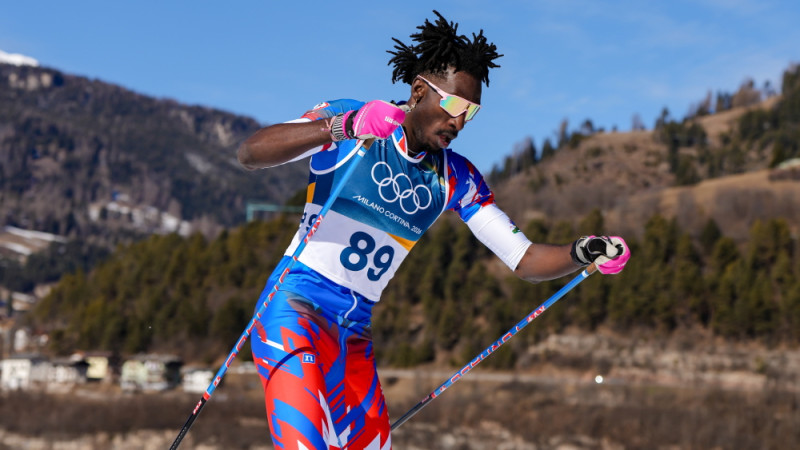 Kā kolorītais Haiti slēpotājs ticis pie tik daiļas slēpošanas tehnikas?