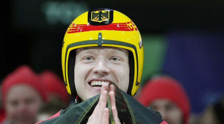 Olimpiskais kamaniņu čempions nezināšanas dēļ noraidījis Vācijas kanclera zvanu