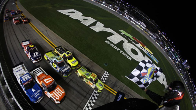 Video: Grandiozs finišs Deitonā - pieci piloti 0.069 sekunžu robežās