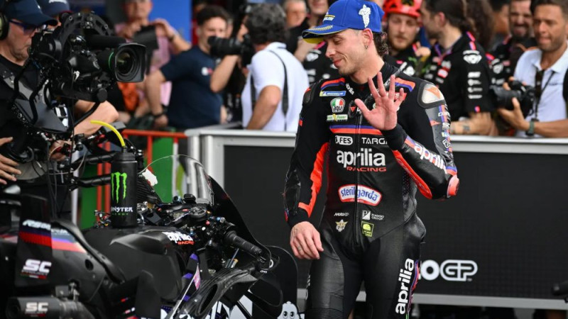 "MotoGP" sezona startē ar Bedzeki uzvaru un brāļu Markesu izstāšanos