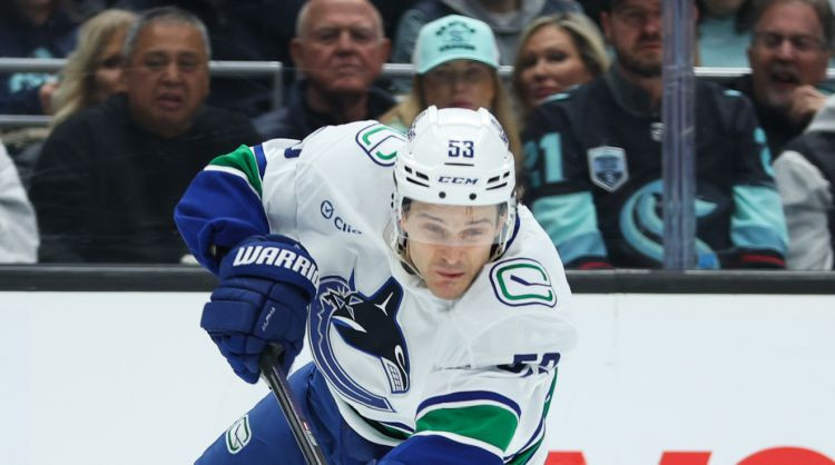 Bļugeram un pastarītei "Canucks" smaga sakāve savā laukumā