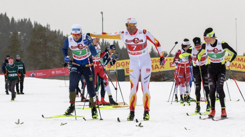 40 gadus vecais Nortugs ar brāli dramatiskā cīņā uzvar Norvēģijas čempionātā komandu sprintā