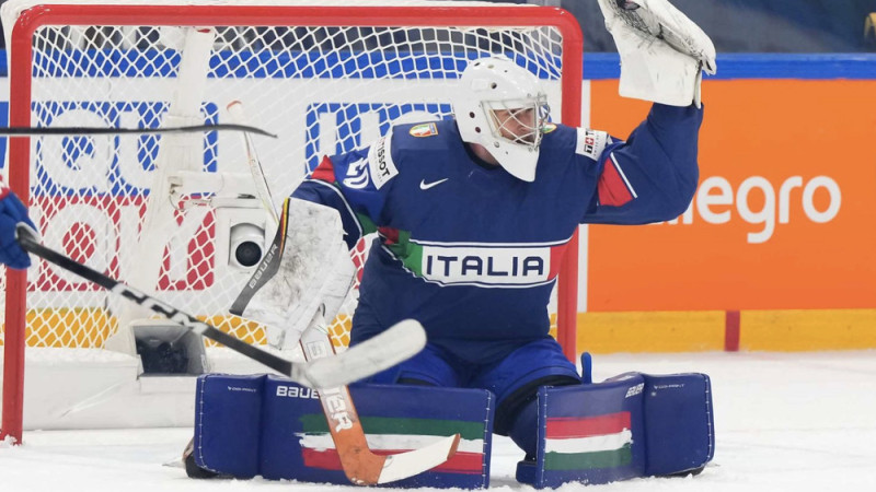 NHL draftētais itālis spīd vārtos, Čehija trešajā periodā izvairās no kauna