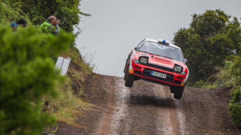 Latvala vēsturisko "Toyota Celica" sagrauj konkurentus Akropoles rallijā