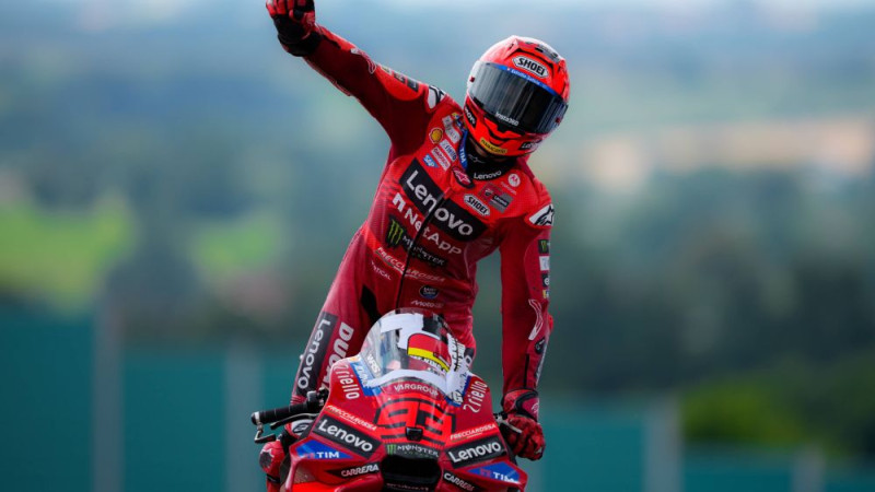 "Ducati" dominē sprintā Vācijā, dubultuzvara brāļiem Markesiem