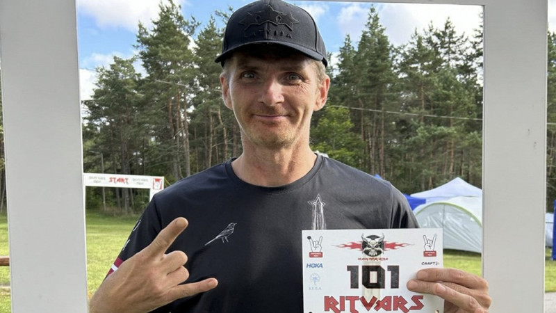 Rekordists Kalniņš noskrien 301 km Igaunijas takās un izcīna otro vietu