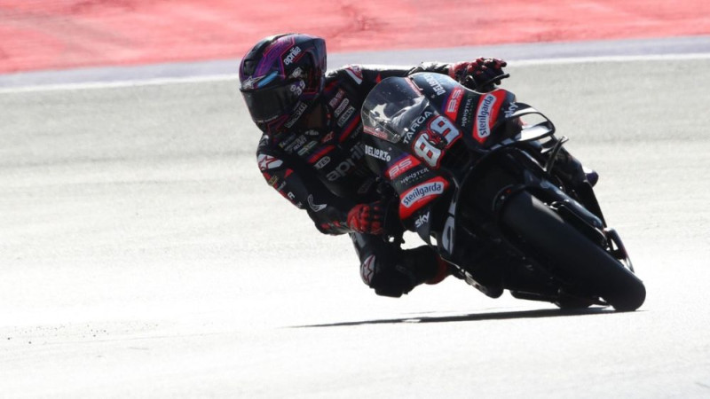 Pēc Akostas kritiena Martins uzvar sprintā un pārņem "MotoGP" vadību