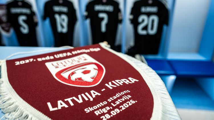 Melnas formas un mediju ierobežojumi: kā vienā vakarā sev kājā iešaut divreiz